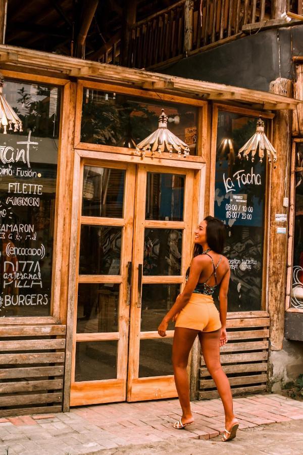 La Facha Hostal Restaurant Surf Mompiche Exterior photo