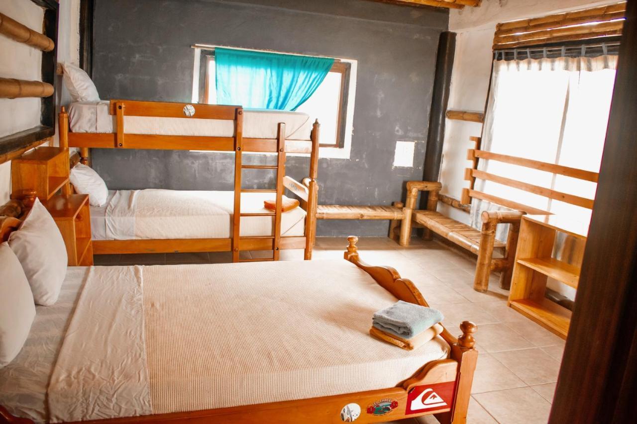 La Facha Hostal Restaurant Surf Mompiche Exterior photo