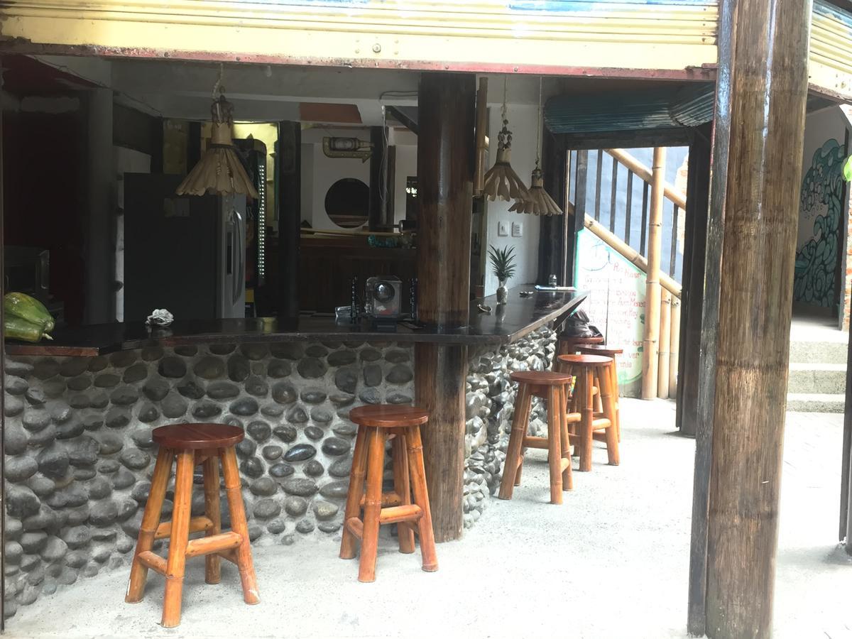 La Facha Hostal Restaurant Surf Mompiche Exterior photo