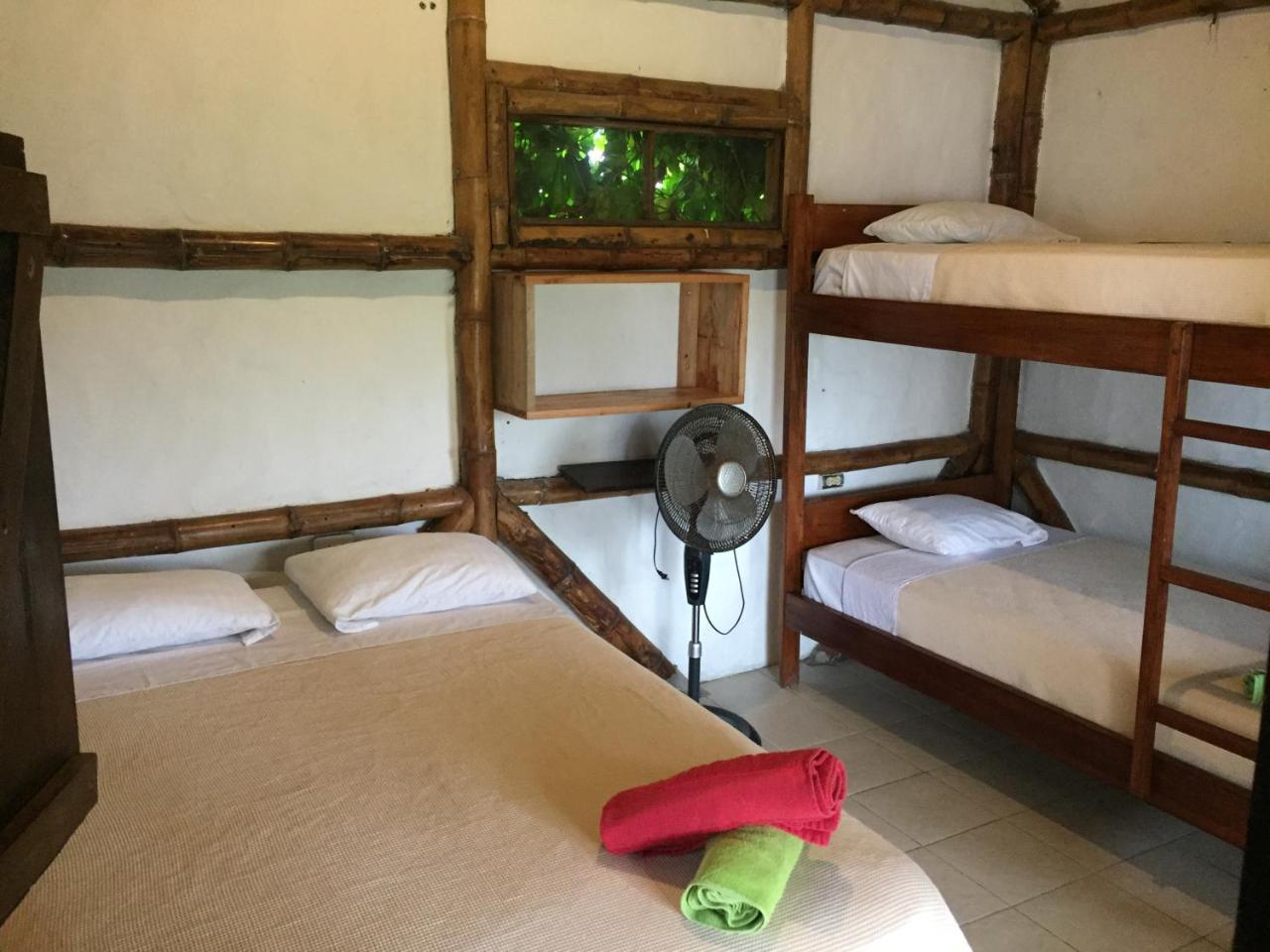 La Facha Hostal Restaurant Surf Mompiche Exterior photo
