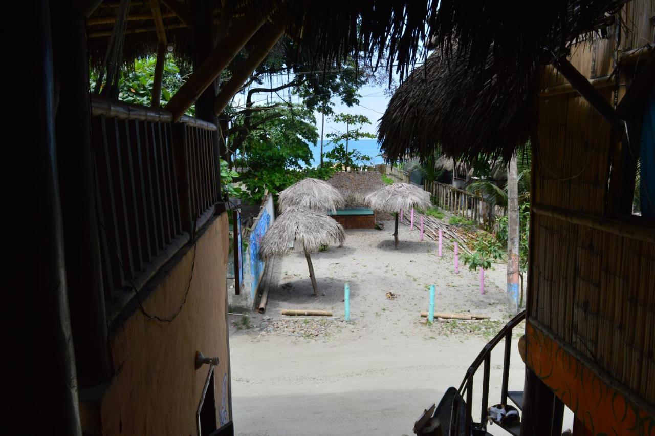 La Facha Hostal Restaurant Surf Mompiche Exterior photo
