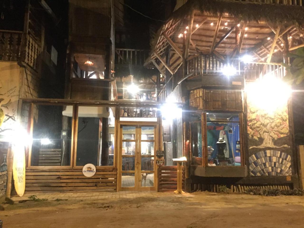 La Facha Hostal Restaurant Surf Mompiche Exterior photo