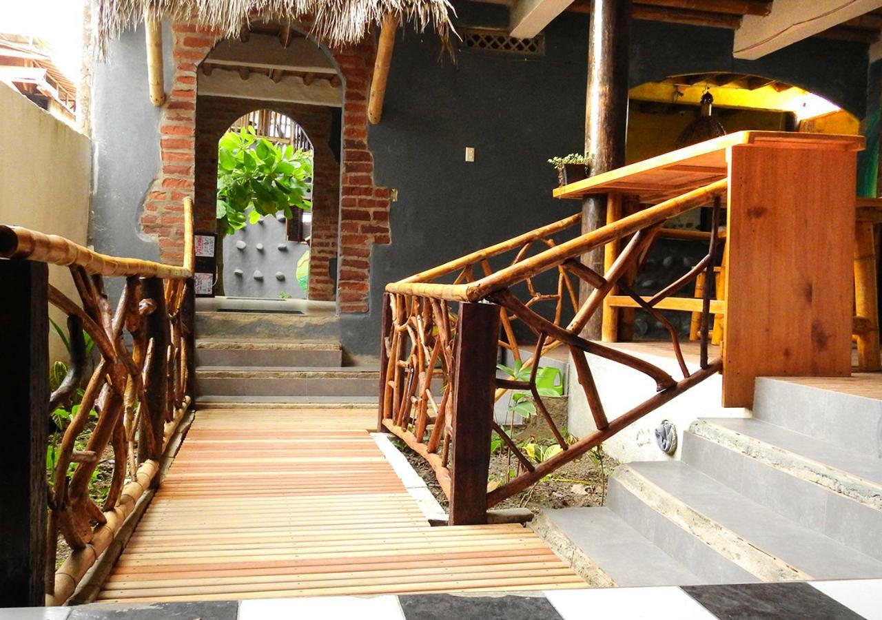 La Facha Hostal Restaurant Surf Mompiche Exterior photo